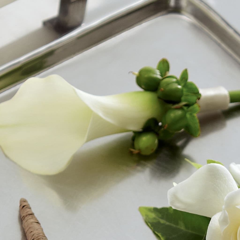 White Calla Boutonniere – Rhodes Family Price Chopper, Branson MO