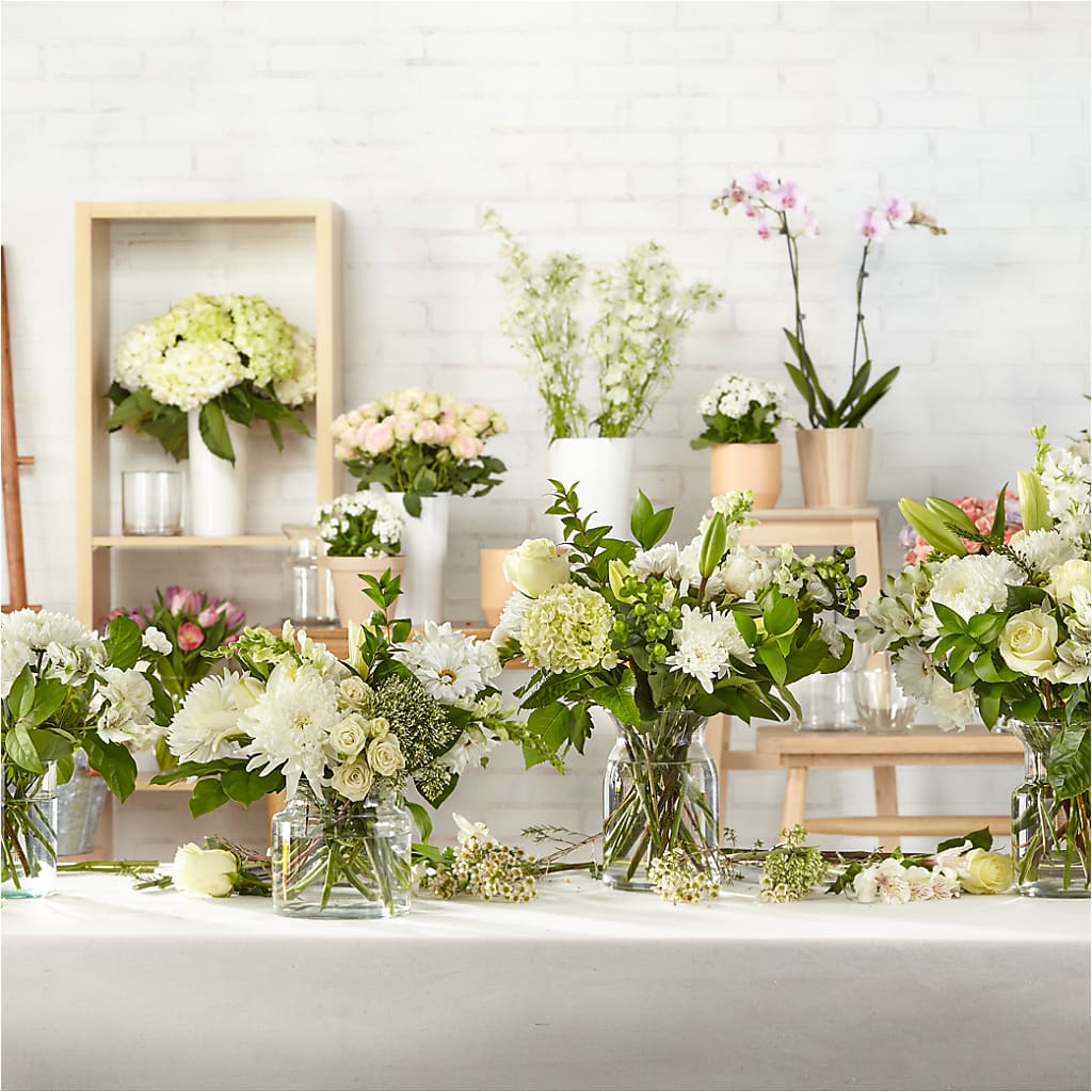 Classic Ivory – A Florist Original –  Rhodes Family Price Chopper, Branson MO