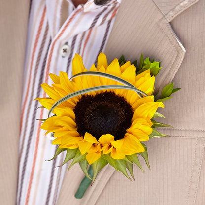 Free Spirit Boutonniere –  Rhodes Family Price Chopper, Branson MO